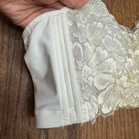Vintage Romantic Lace Bra – Size 85B (equivalent to US 38B) - Picture 4 of 10